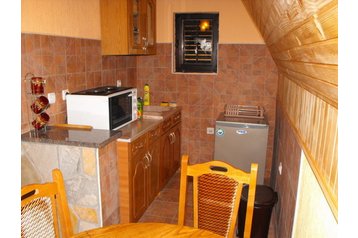 Srbija Chata Treska, Eksterier